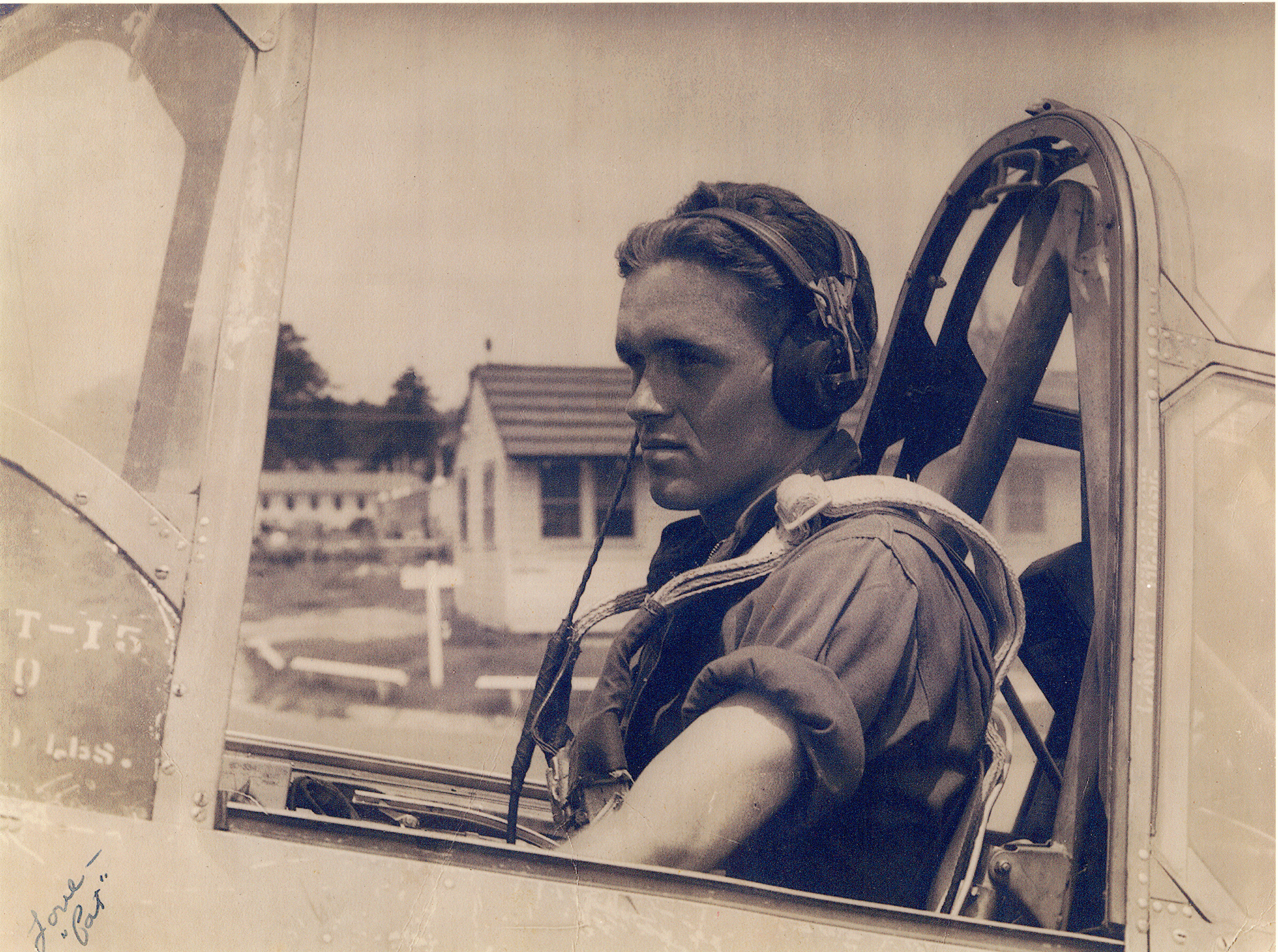 02-1 Wally Paton in plane